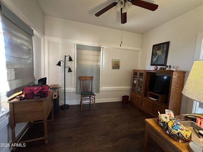 Building Photo - 1328 E Maddock Rd