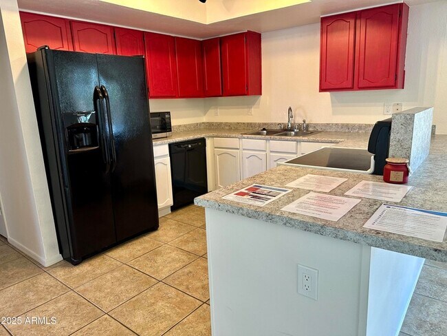 Building Photo - 2535 E Maryland Dr