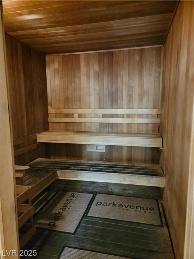 Building Photo - FABULOUS PARK AVENUE--MIDRISE LIVING!!