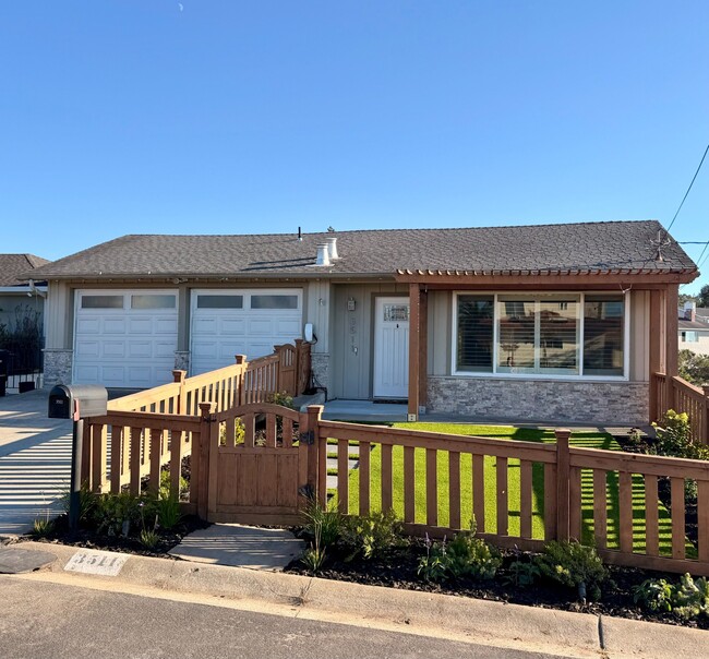 Building Photo - 3511 Hillcrest Dr