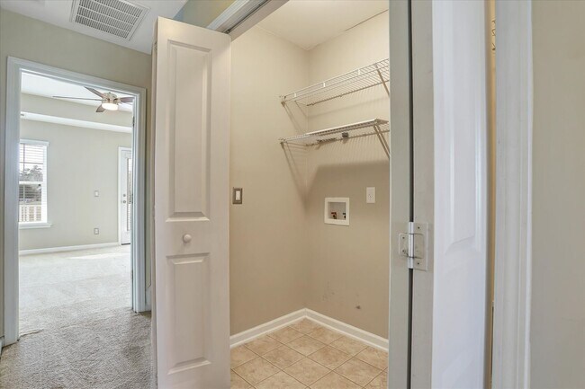 Building Photo - Cute 3 bedroom 2 bath