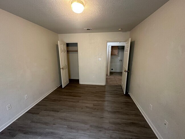 Building Photo - 2609 Vernice Loop