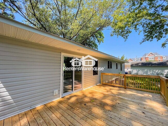 Building Photo - 5 Paddock Dr