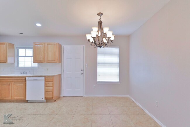 Building Photo - Great 3 bedroom 2 bath home in Wylie district.