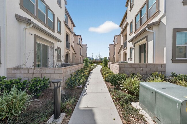 Building Photo - 40379 Melrose Dr