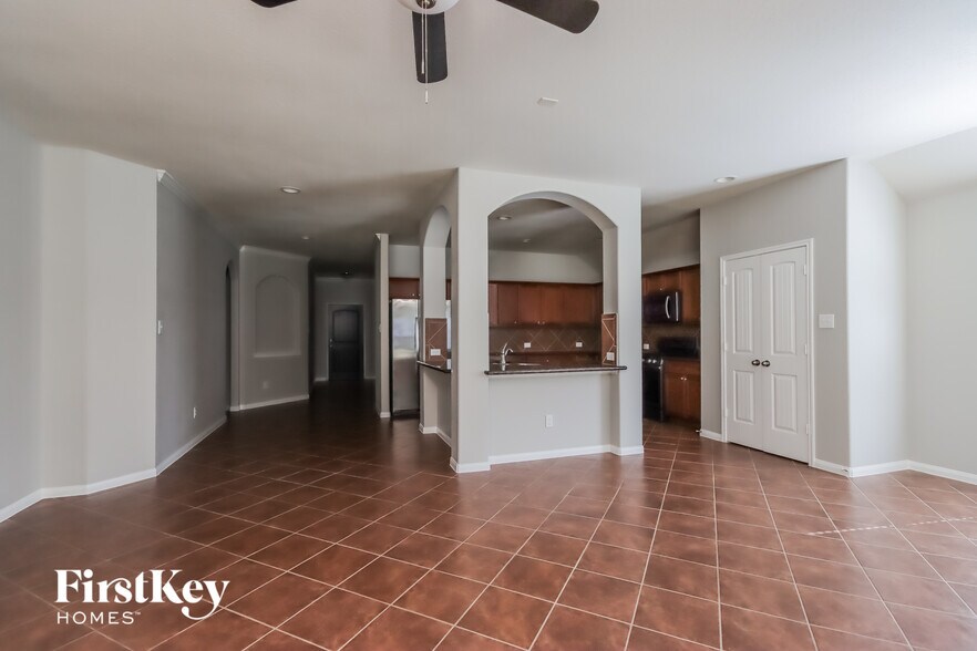 Building Photo - 240 Country Crossing Cir