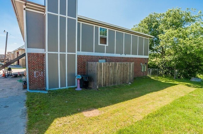 Building Photo - 8117 Foxfire Ln