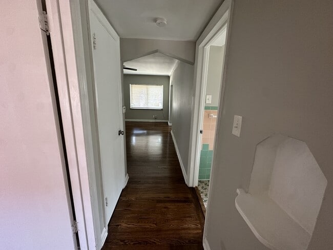 Building Photo - 1806 Dale Rd