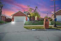 Building Photo - 2697 Redcedar Dr