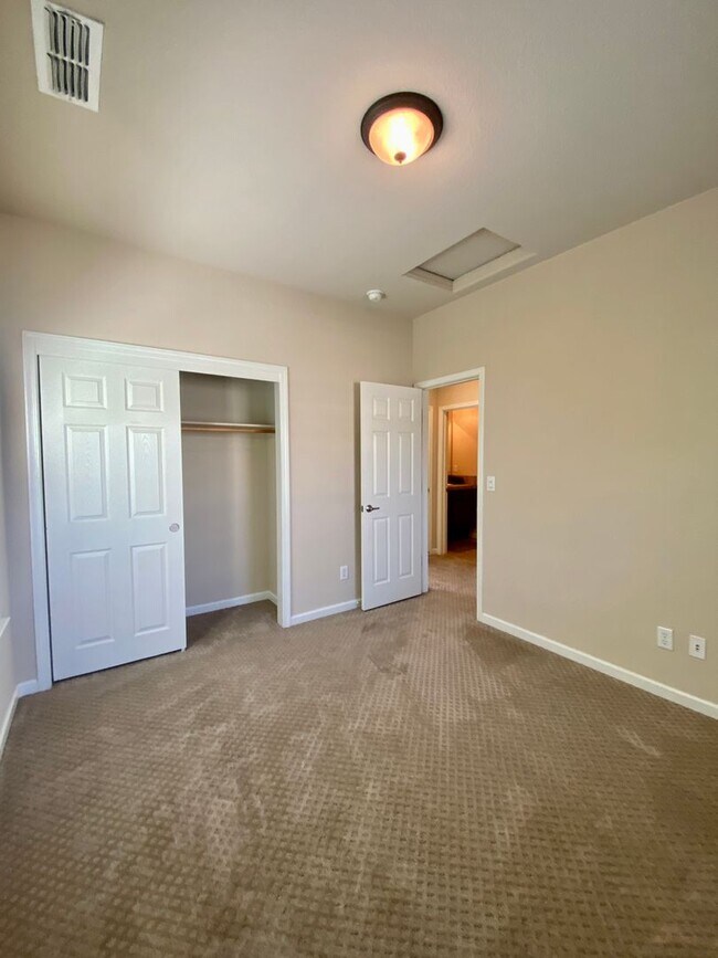 Building Photo - 329 Messina Terrace