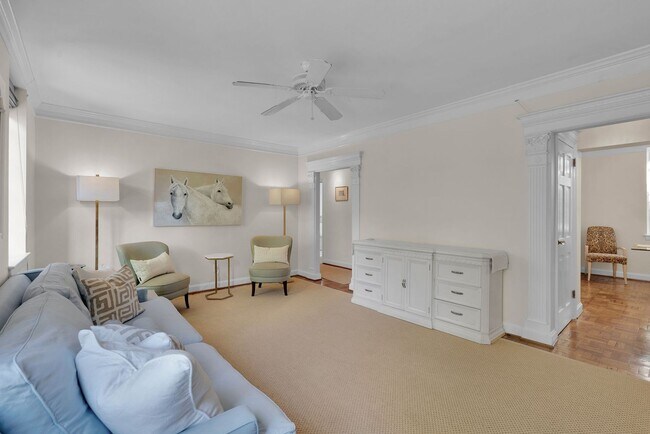 Building Photo - Fully furnished and thoughtfully updated top-floor condo in the heart of Dilworth at desirable My...