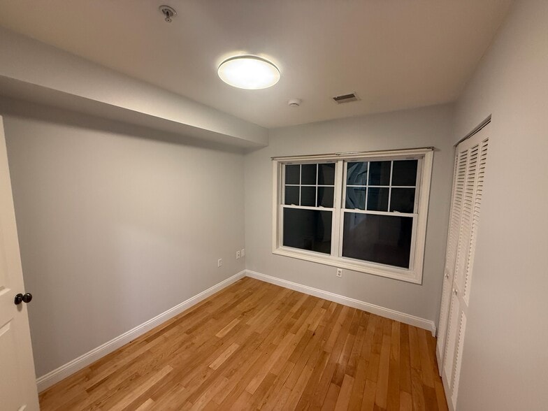 Building Photo - 99 Chestnut St