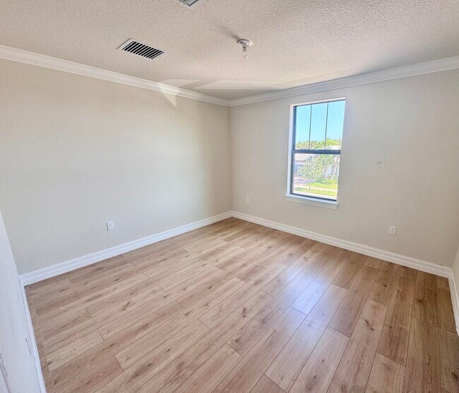 Building Photo - 8289 Vaulting Dr