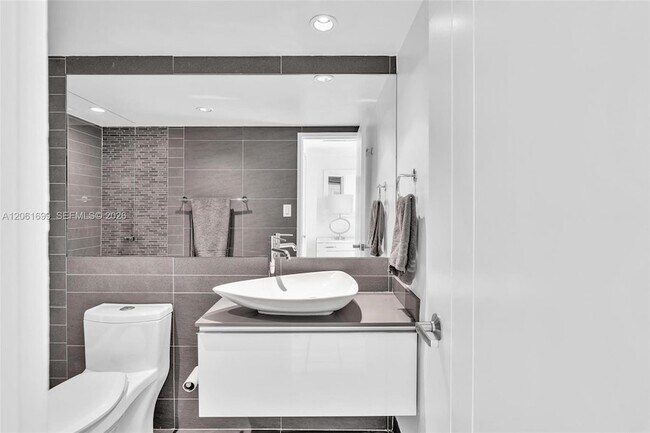 Building Photo - 5161 Collins Ave