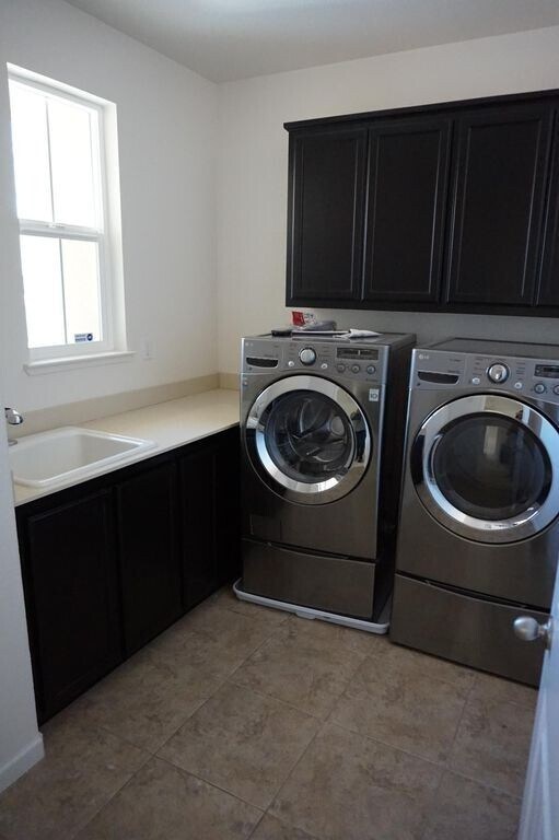 Building Photo - South Meadows Home