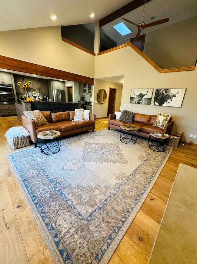 Building Photo - Sophisticated Condo Retreat on Old Mission Peninsula