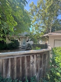 Building Photo - 6 Bedroom 2 Bathroom Home Available September 9 2026