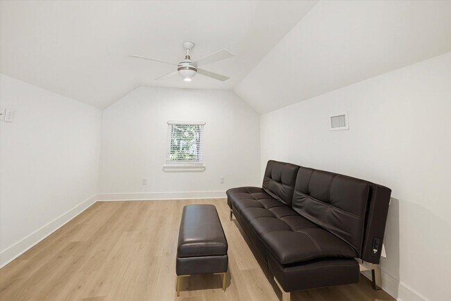 Building Photo - 4052 Poets Trl
