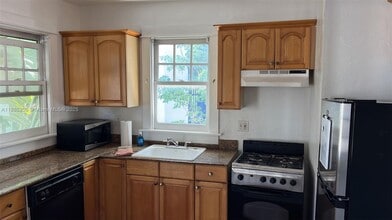 Building Photo - 315 Eucalyptus St