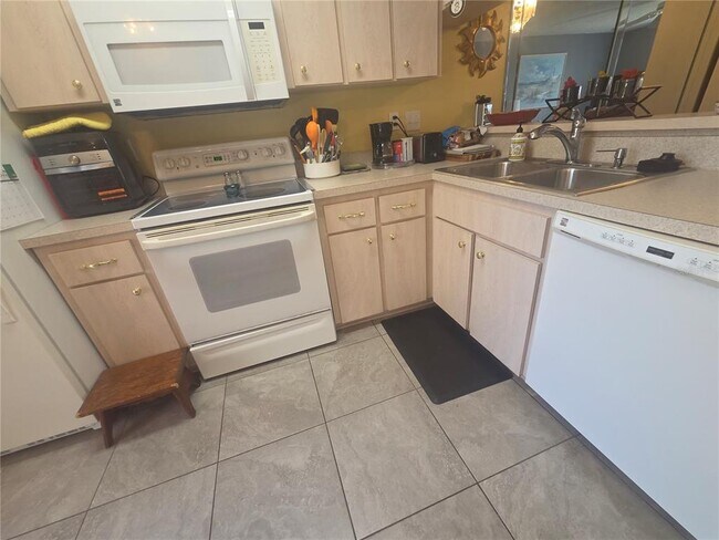 Building Photo - 6433 Tina Dr