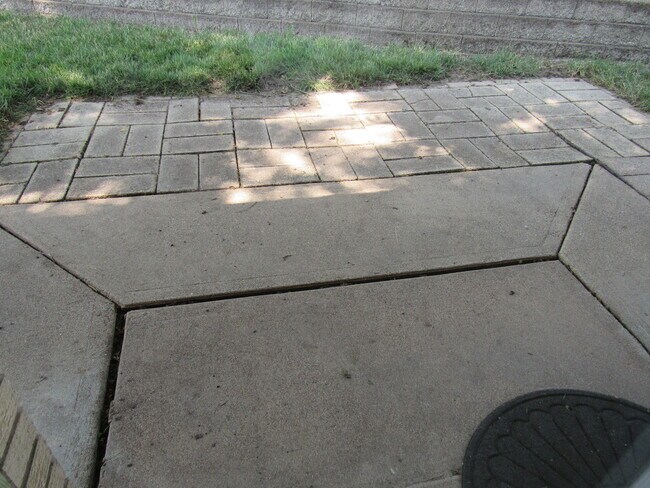 Building Photo - 1012 16th 1/2 St