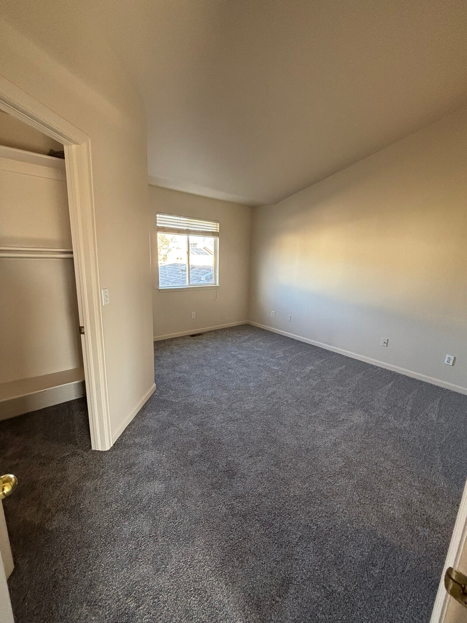 Building Photo - 927 Parker Dr