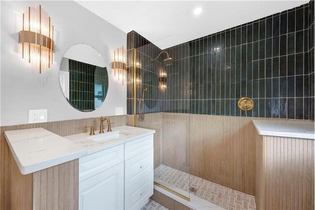 Building Photo - 2332 Cooledge Ave