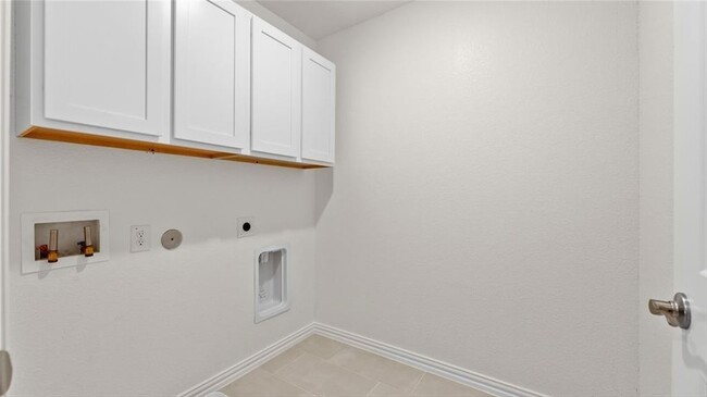 Building Photo - 3720 Paradise Way