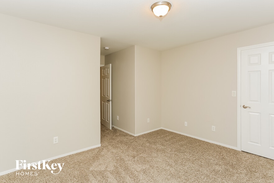 Building Photo - 6415 Hamilton Grove Ave