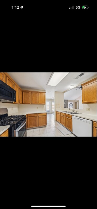 Building Photo - 16330 Leamington Ln