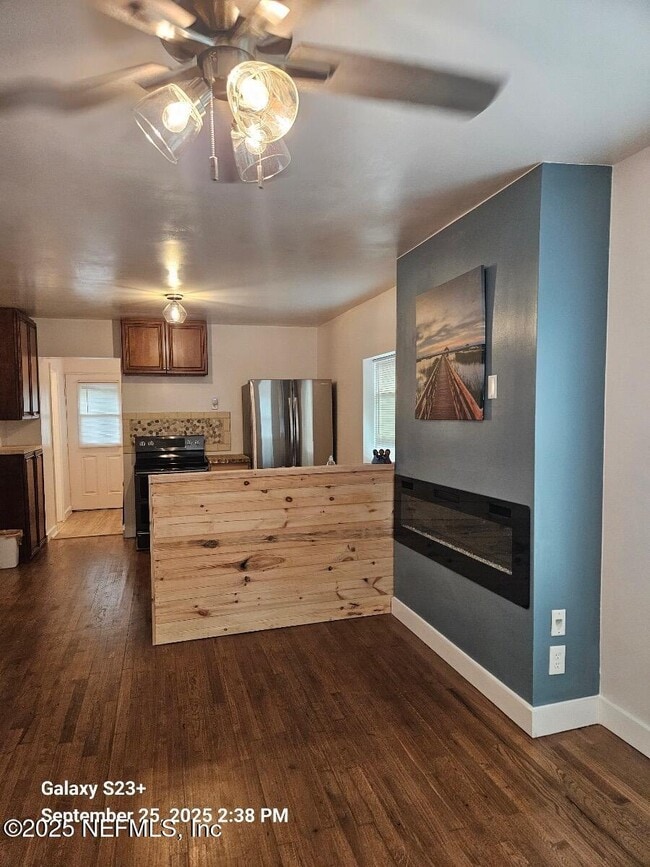 Building Photo - 269 W King St