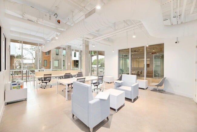 Building Photo - 900 S 1st St