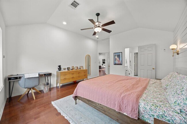 Building Photo - 15609 Royal Dublin Dr