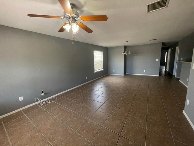 Building Photo - 5724 Saluki Dr