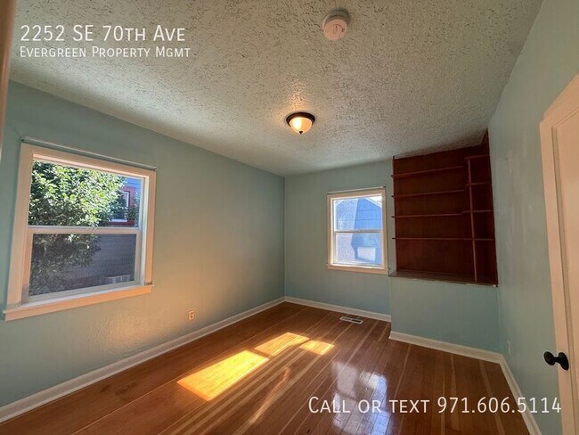 Building Photo - 2252 SE 70th Ave