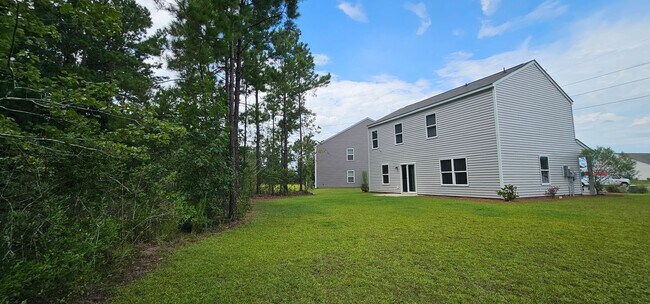 Building Photo - Luxury Meets Privacy in This 4-Bedroom Cul...