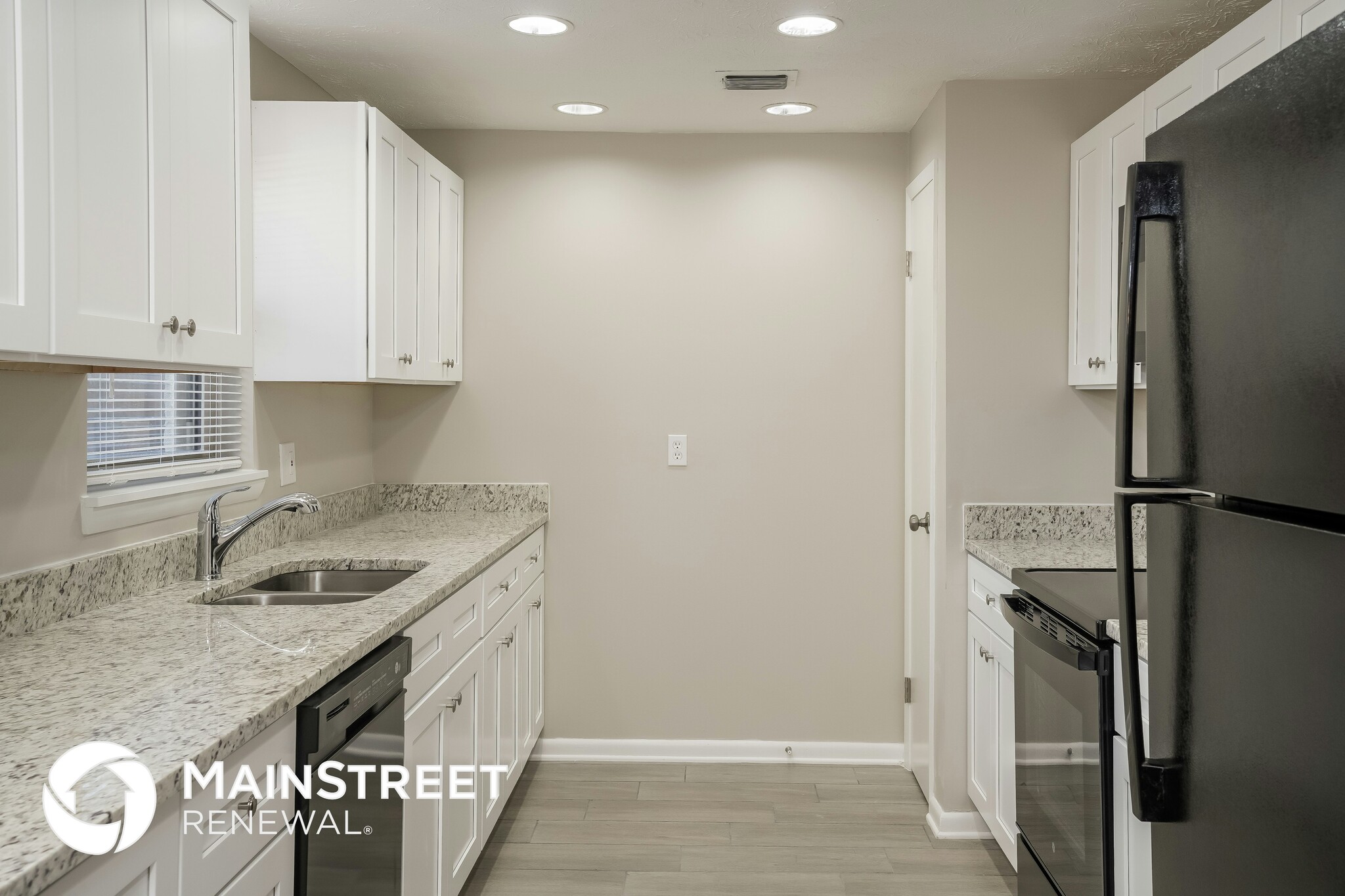 Building Photo - 970 Dostie Cir