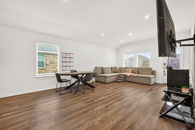 Building Photo - 5411 Wyndham Rdg Ln