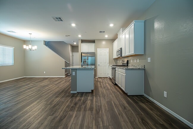 Building Photo - 3BR/ 2.5BA TOWNHOUSE IN North Las Vegas Av...