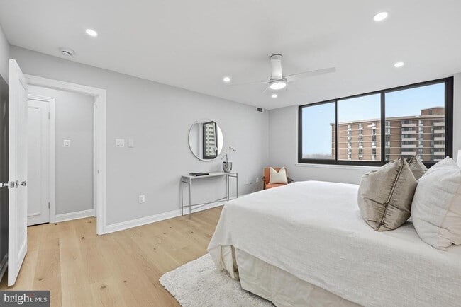 Building Photo - 4550 N Park Ave
