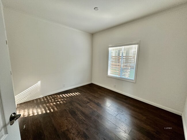 Building Photo - Brand New in town 3 bedroom