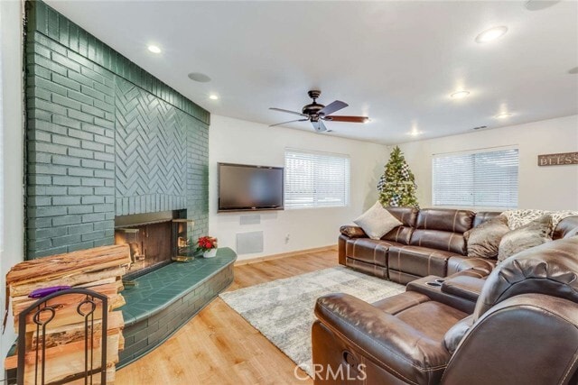 Building Photo - 513 W Victoria Ct