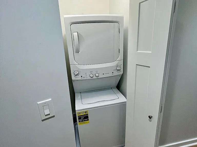 Building Photo - 1452 N Fairfield Ave