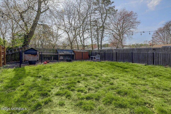 Building Photo - 247 Sprucewood Dr