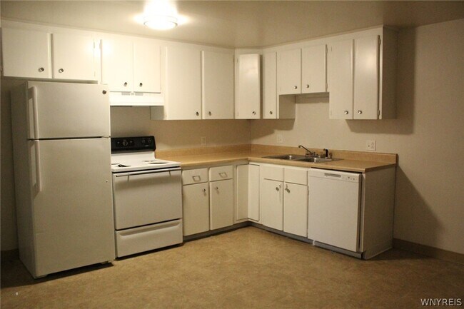 Building Photo - 111 Sunshine Dr