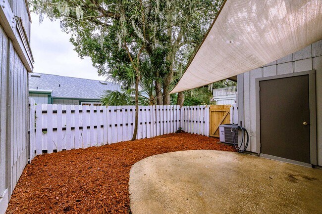 Building Photo - 9 Oakwood Park