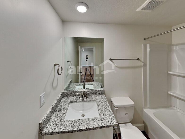 Building Photo - 2983 E S Village Dr