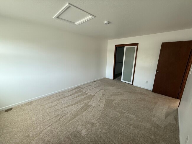 Building Photo - 2060 Yarrow St