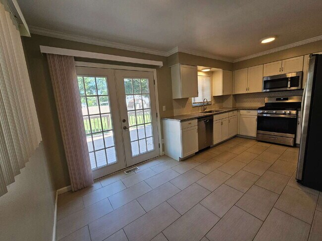 Building Photo - Clean 3-Bedroom Tri-Level, 1.5 Bath with Updated Kitchen, Great Room, Fireplace & Private Backyar...