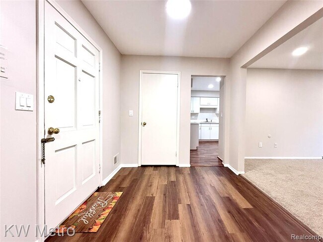 Building Photo - 27654 Echo Valley W